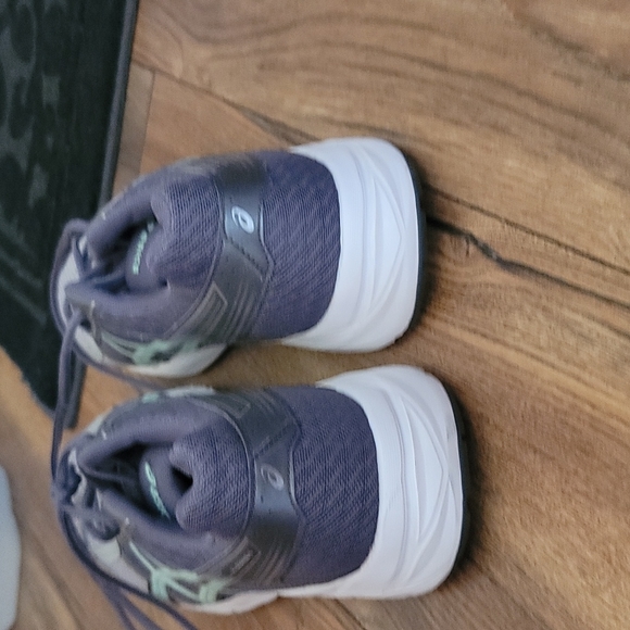 Sneakers - Picture 4 of 4